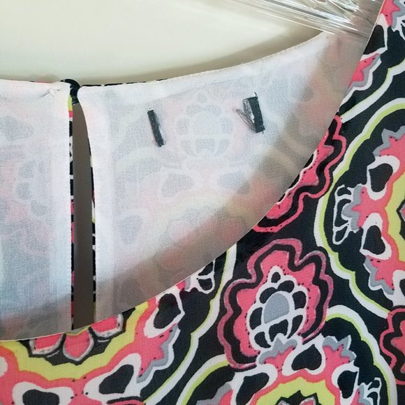 Women's Semi Sheer Flower Power Hearts Surround Top Shirt & Tank Top Set - Picture 14 of 14